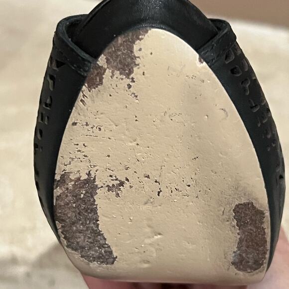 Badgley Mischka Leather Lasercut Accents Black Pumps Size 8.5 M - Picture 16 of 16